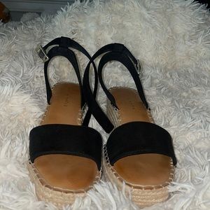 size 8 1/2 women’s. never worn